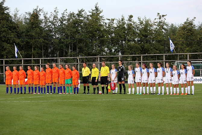 nederlands-vrouwen-elftal-onder-de-17-tegen-usa-4