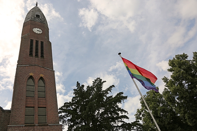 Woerden hijst regenboogvlag op Coming-Out Dag