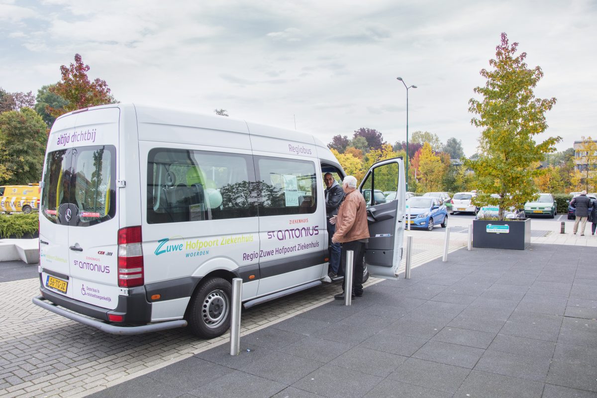 Zuwe Hofpoort Ziekenhuis breidt proef busvervoer uit
