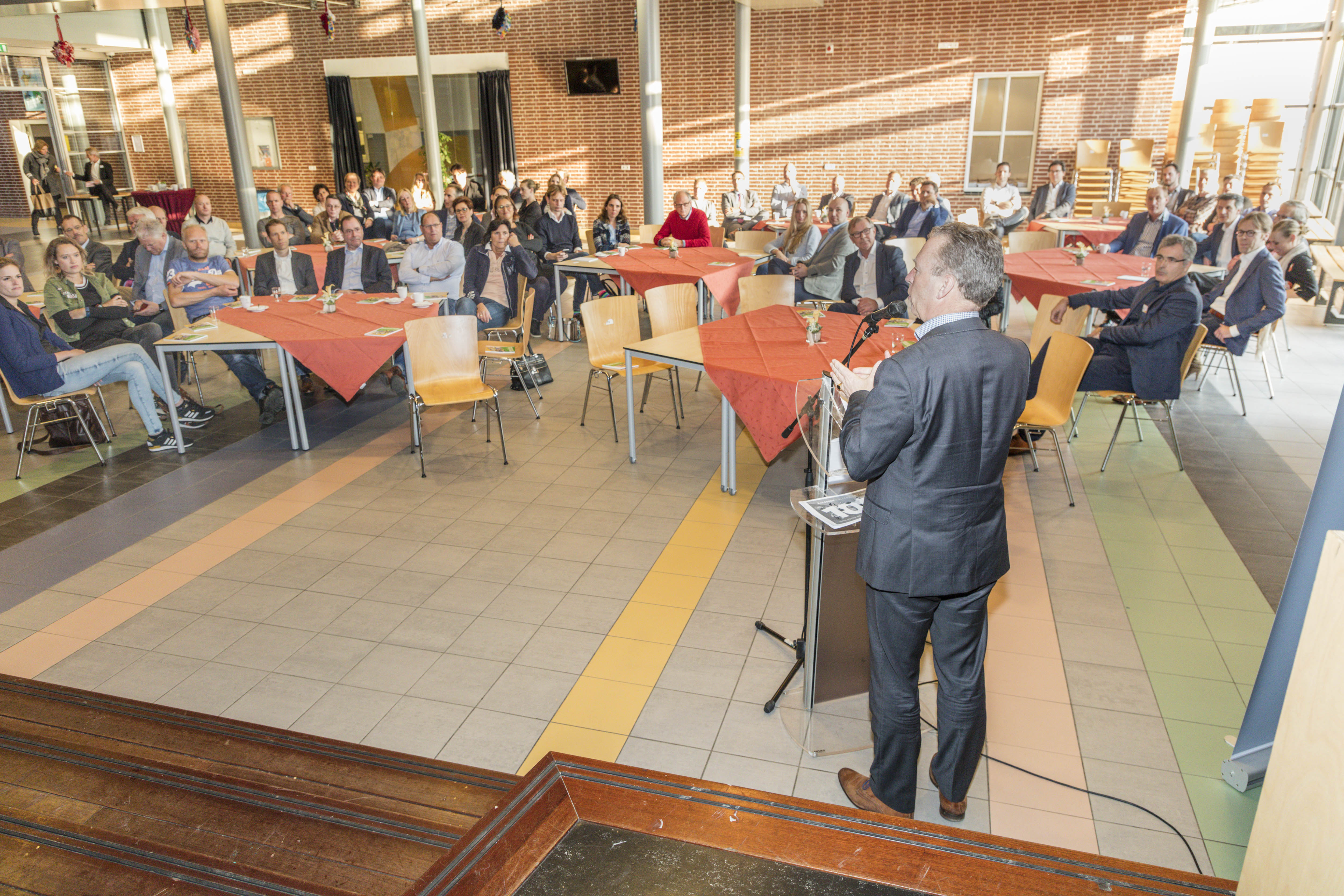 Ondernemers bezoeken 100-jarig Kalsbeek College