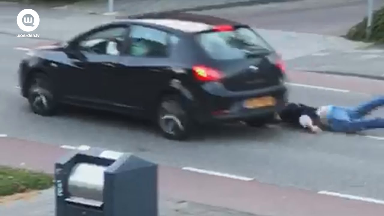 Video: Drugsdealer meegesleurd met auto