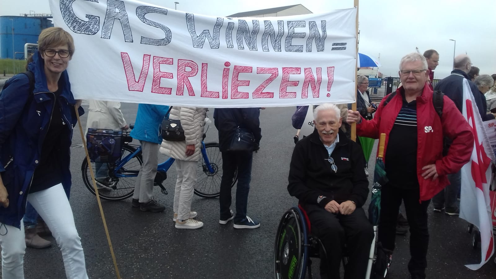 Woerdenaren demonstreren in Friesland tegen gaswinning