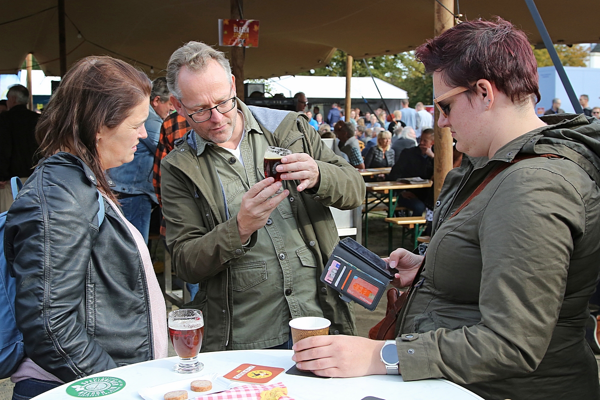 Bierliefhebbers genieten tijdens Bockbierfestival